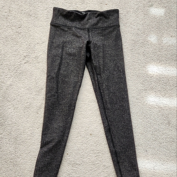 Aritzia TNA Leggings size S - Picture 3 of 7